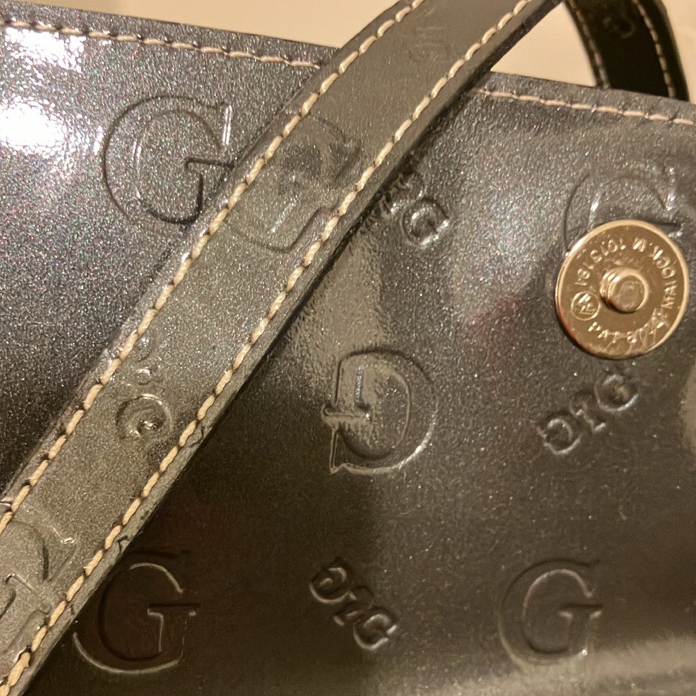 Guess purse - Picture 7 of 8